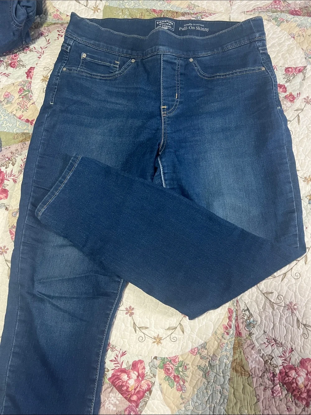 Signature by Levi Strauss Women's Dark Indigo Skinny Jeans